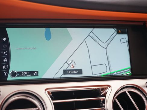 Used 2018 Rolls-Royce Dawn RWD image 16