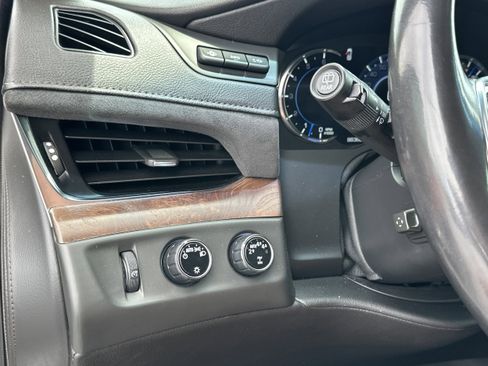 Used 2018 Cadillac Escalade Luxury AWD/4WD image 38