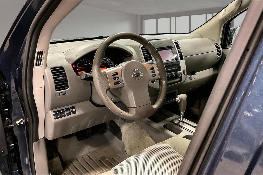 Used 2018 Nissan Frontier SV AWD/4WD image 18