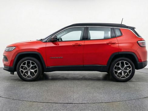 Used 2025 Jeep Compass Limited AWD/4WD image 5