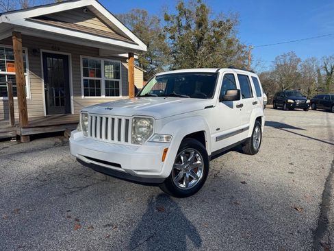 Used 2012 Jeep Liberty Sport image 2