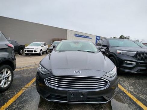 Used 2020 Ford Fusion SE image 12