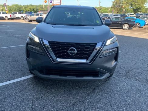 Used 2023 Nissan Rogue SV FWD image 2