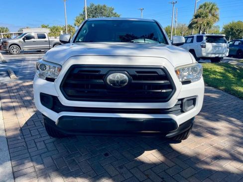 Used 2019 Toyota Tacoma SR image 9