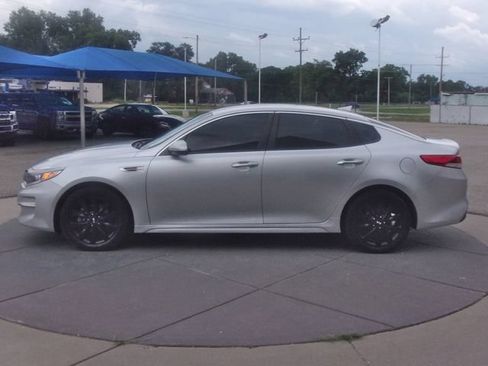 Used 2017 Kia Optima LX w/ Option Group 014 FWD image 10