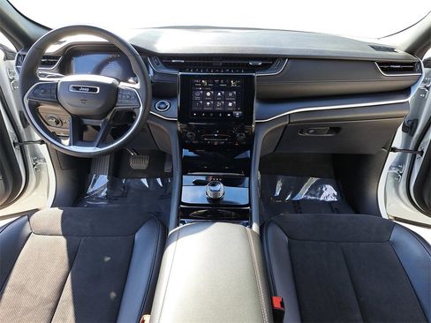 Used 2023 Jeep Grand Cherokee L Laredo image 9