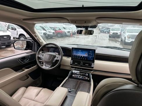 Used 2024 Lincoln Navigator Premiere image 32