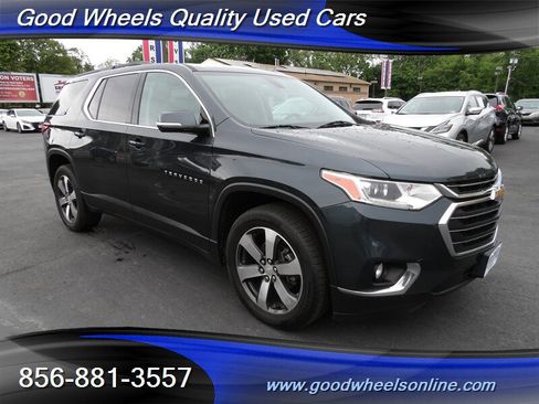 Used 2019 Chevrolet Traverse LT w/ LT Premium Package AWD/4WD image 3