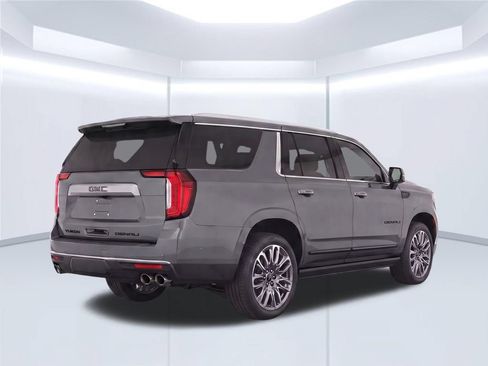 Used 2023 GMC Yukon XL Denali Ultimate AWD/4WD image 4