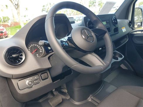 Used 2025 Mercedes-Benz Sprinter 2500 image 15