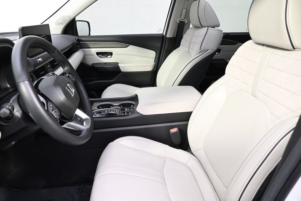 Used 2026 Honda Pilot Elite image 13