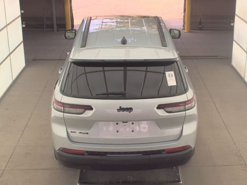 Used 2023 Jeep Grand Cherokee L Laredo image 6