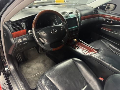 Used 2009 Lexus LS 460 AWD w/ Comfort Seating Pkg image 8