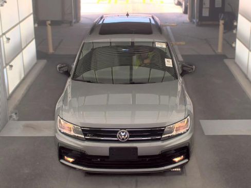 Used 2021 Volkswagen Tiguan SE R-Line AWD/4WD image 2