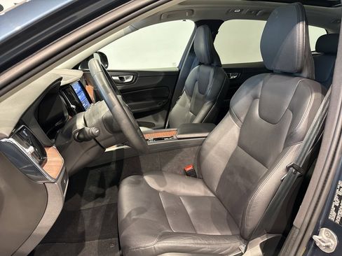 Used 2024 Volvo XC60 B5 Plus w/ Protection Package Premier image 9