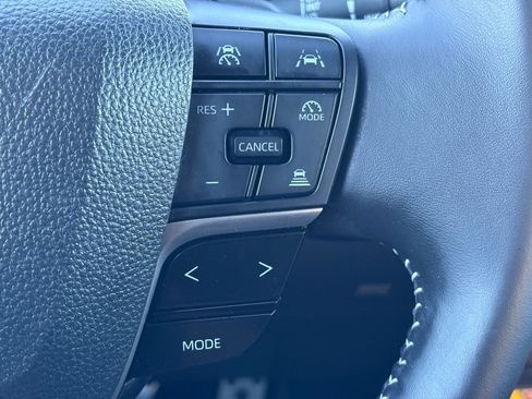 Used 2025 Toyota Camry SE image 19