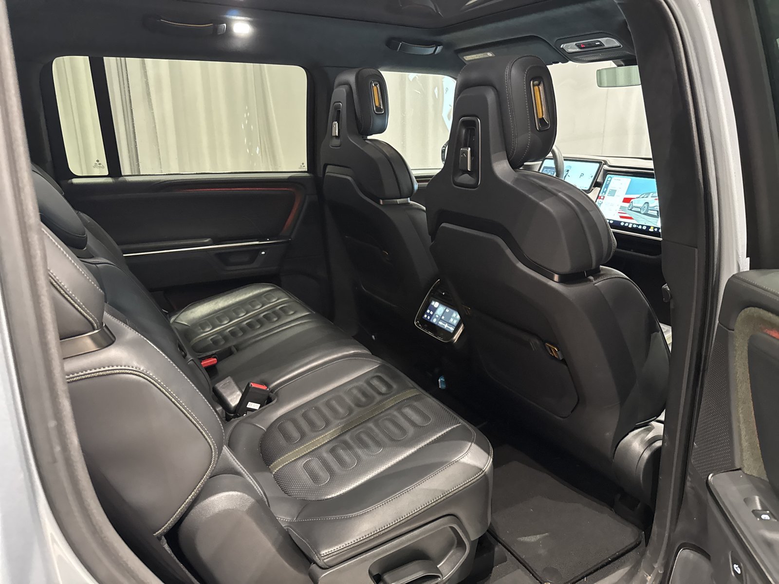 Used 2025 Rivian R1S Adventure Dual AWD/4WD image 16