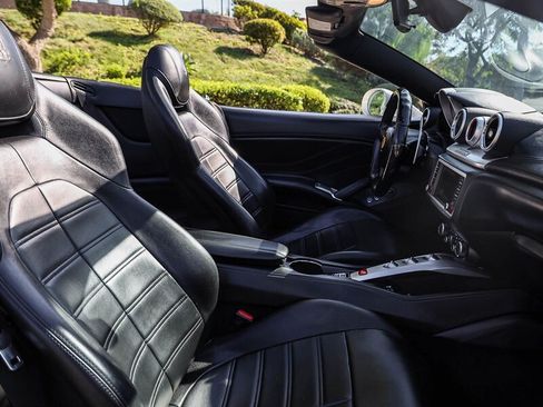 Used 2015 Ferrari California T RWD image 29