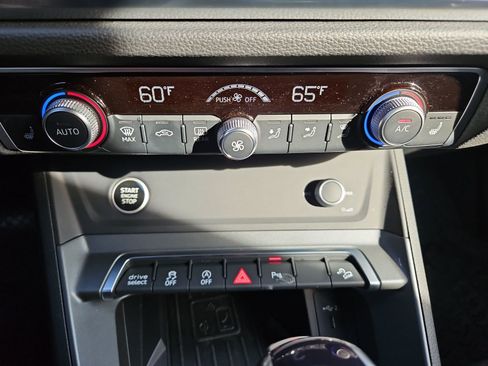 Used 2024 Audi Q3 2.0T Premium Plus image 28