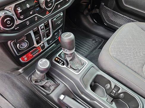 Used 2024 Jeep Gladiator Mojave w/ Technology Group AWD/4WD image 20