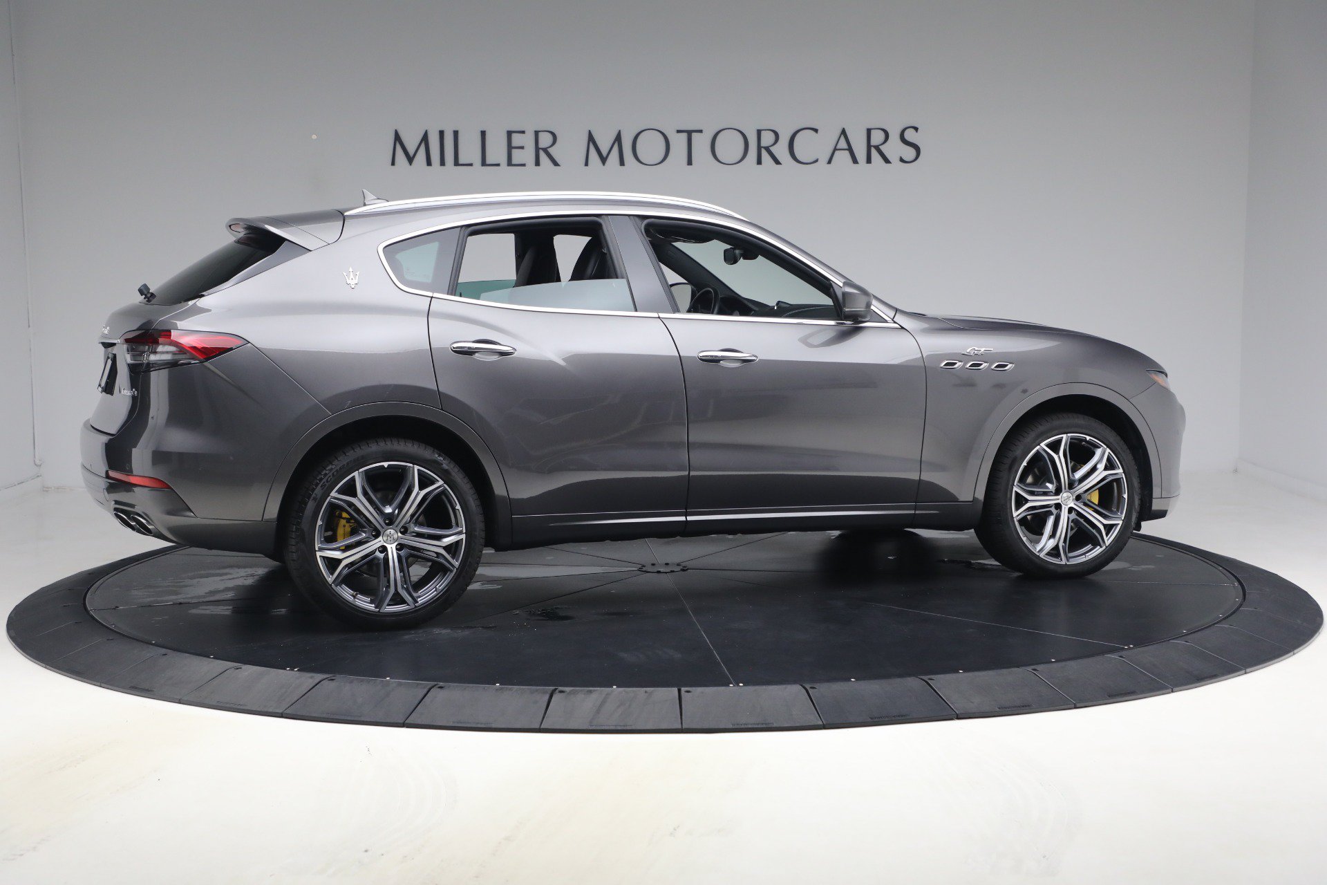 Certified 2023 Maserati Levante GT AWD/4WD image 8
