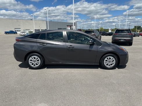 Used 2016 Toyota Prius Two FWD image 3