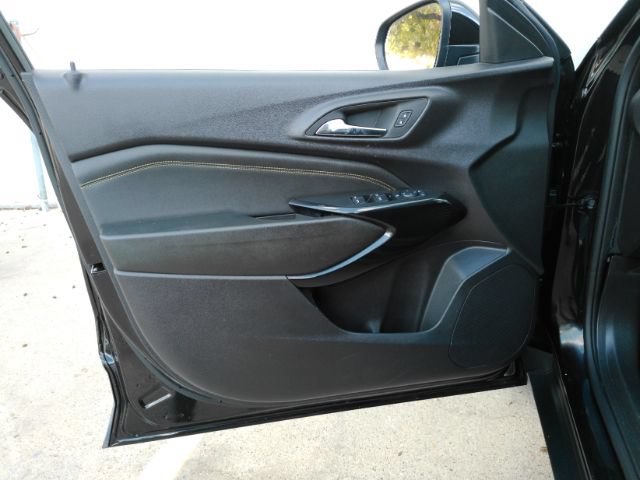 Used 2026 Chevrolet Trax LT w/ Sunroof Package FWD image 13