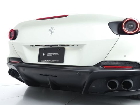 Certified 2022 Ferrari Portofino M RWD image 19