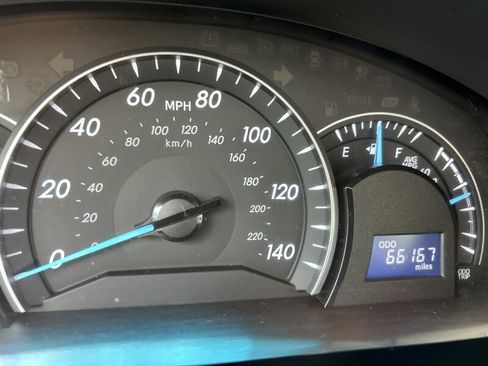Used 2014 Toyota Camry LE FWD image 16
