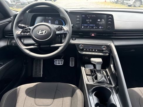 New 2026 Hyundai Elantra SEL Sport FWD image 2