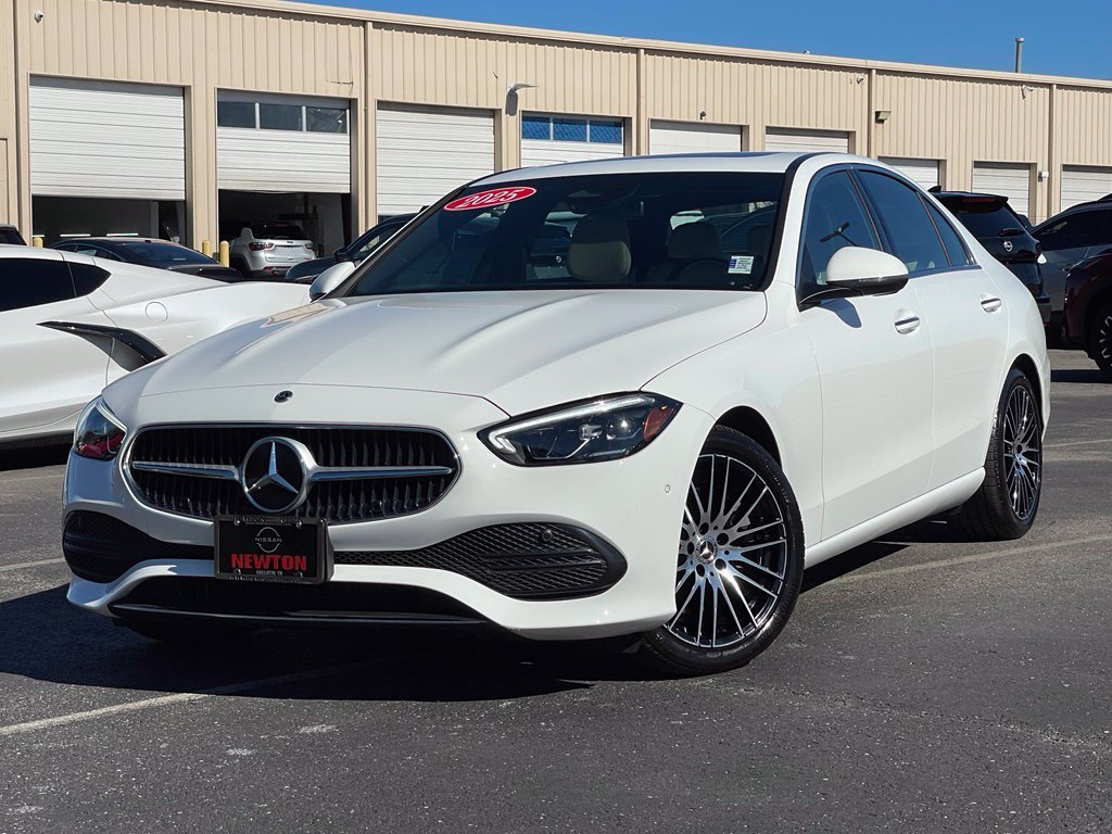 Used 2025 Mercedes-Benz C 300 4MATIC Sedan image 2