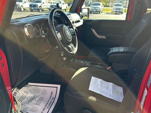 Used 2017 Jeep Wrangler Unlimited Sahara image 13