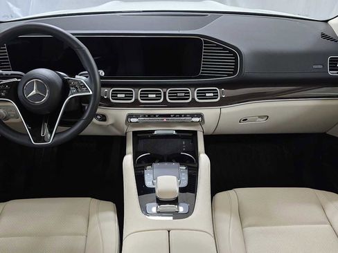 Used 2026 Mercedes-Benz GLS 450 4MATIC image 18