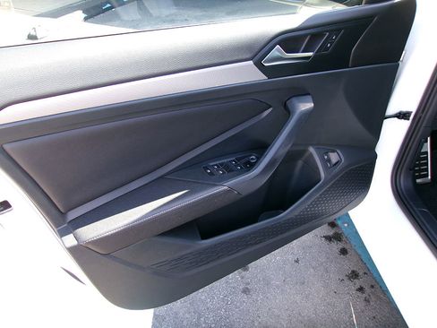 Used 2023 Volkswagen Jetta Sport image 12