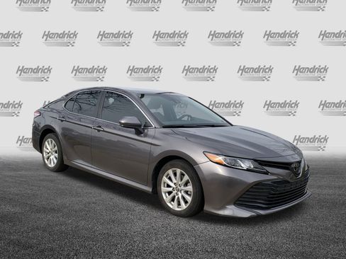 Used 2020 Toyota Camry LE image 2