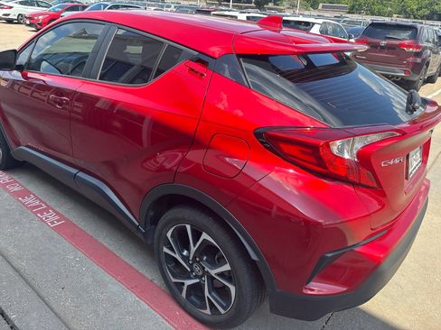 Used 2021 Toyota C-HR XLE FWD image 5