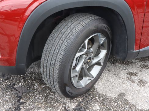 Used 2025 Chevrolet Trax LT w/ LT Convenience Package FWD image 16