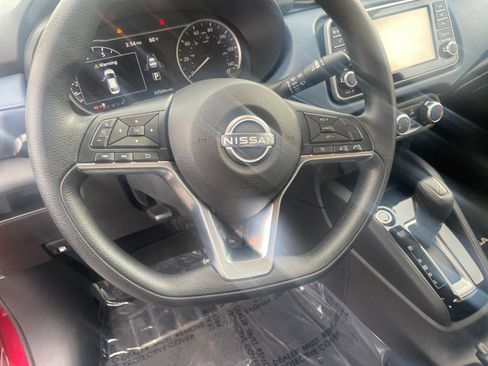 Used 2025 Nissan Versa SV image 28