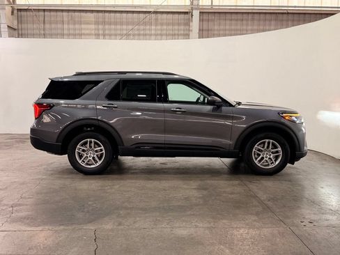 New 2026 Ford Explorer Active AWD/4WD image 8