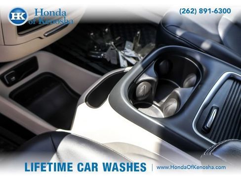 Used 2024 Chrysler Pacifica Touring-L FWD image 19