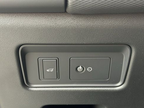 New 2025 Land Rover Discovery Dynamic SE image 30