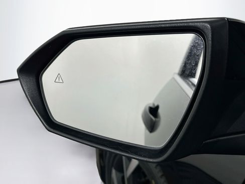 Used 2025 Hyundai Elantra Limited FWD image 16