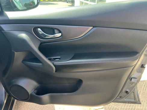 Used 2016 Nissan Rogue S AWD/4WD image 18