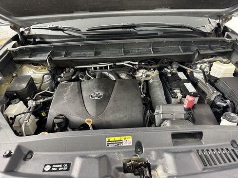 Used 2021 Toyota Highlander XLE AWD/4WD image 26