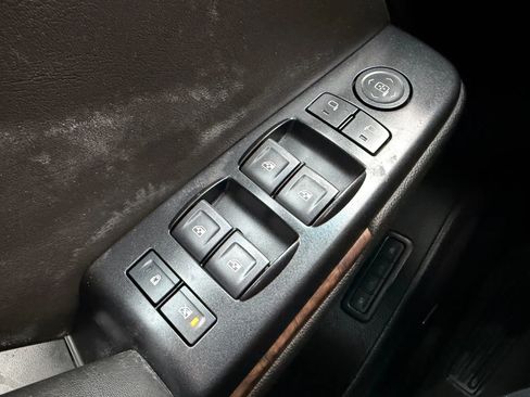 Used 2019 Chevrolet Suburban LT image 38