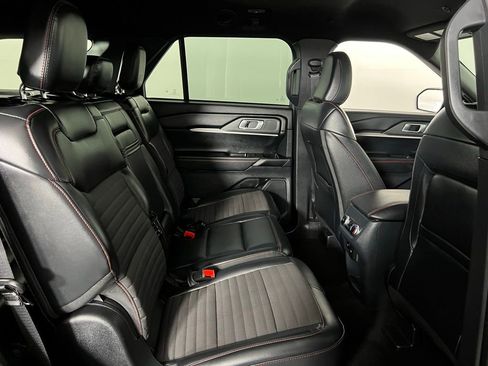 Used 2025 Ford Explorer ST-Line w/ ST-Line Street Pack image 31