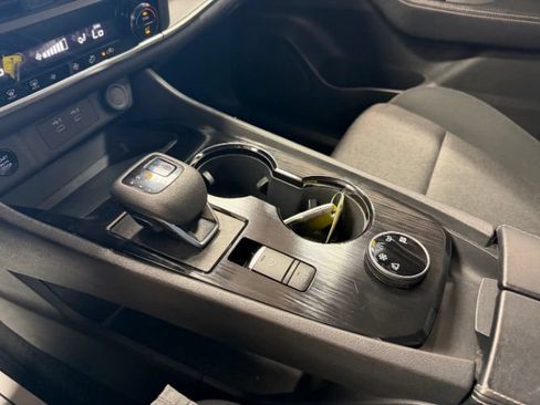 Used 2025 Nissan Rogue SV AWD/4WD image 19