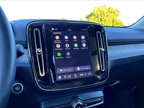 Used 2025 Volvo XC40 B5 Plus image 34