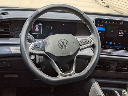 Certified 2025 Volkswagen Tiguan SE AWD/4WD image 13
