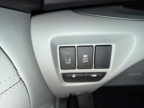Used 2017 Acura TLX V6 w/ Technology Package FWD image 19